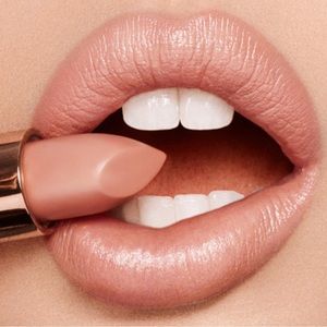 Charlotte Tilbury K.I.S.S.I.N.G Lipstick